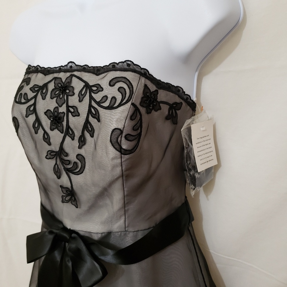 David's Bridal Formal Dress
Size 6